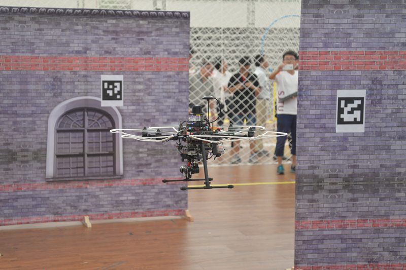 春节突袭！乌克兰无人机夜袭俄两大机场6000万雷达成废铁(图1)