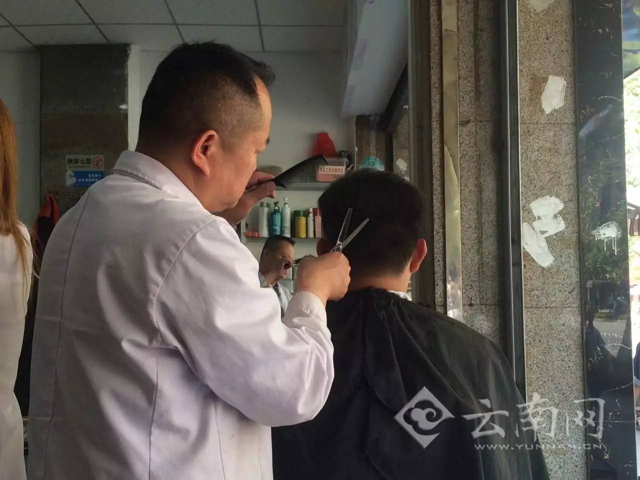 享读|6把椅子7个师傅 在这里感受最纯正的老昆