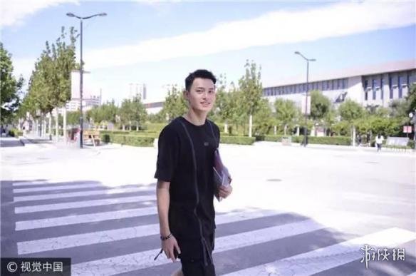 2017中央戏剧学院新生报到 满屏都是偶像剧的