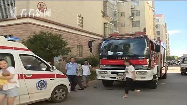 视频|聋哑女楼顶怒撕结婚证欲跳楼 民警写字沟