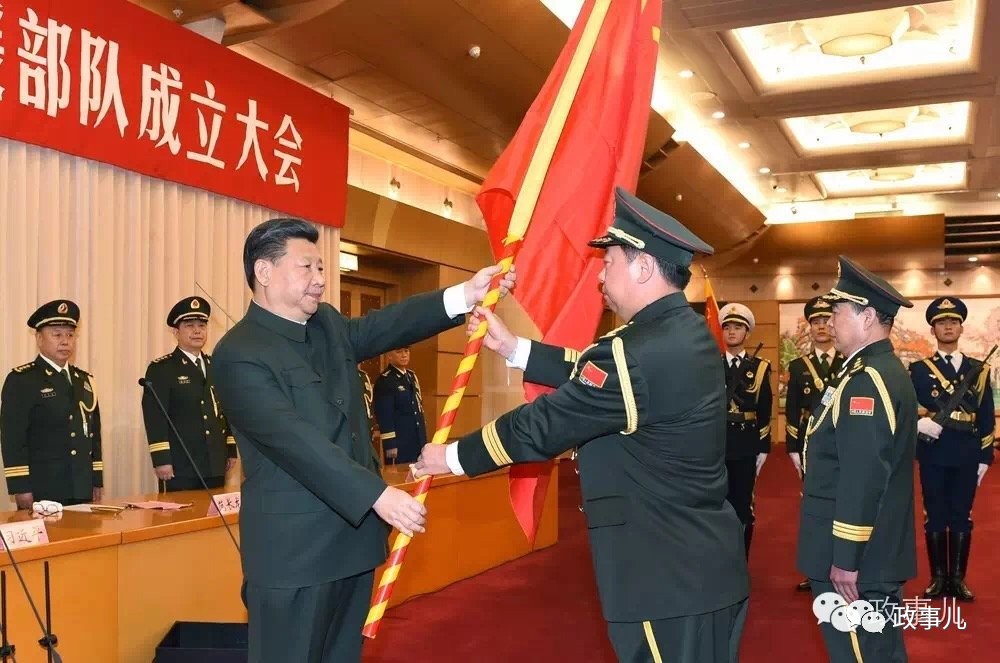 习近平将军旗授予时任陆军司令员李作成、政治委员刘雷