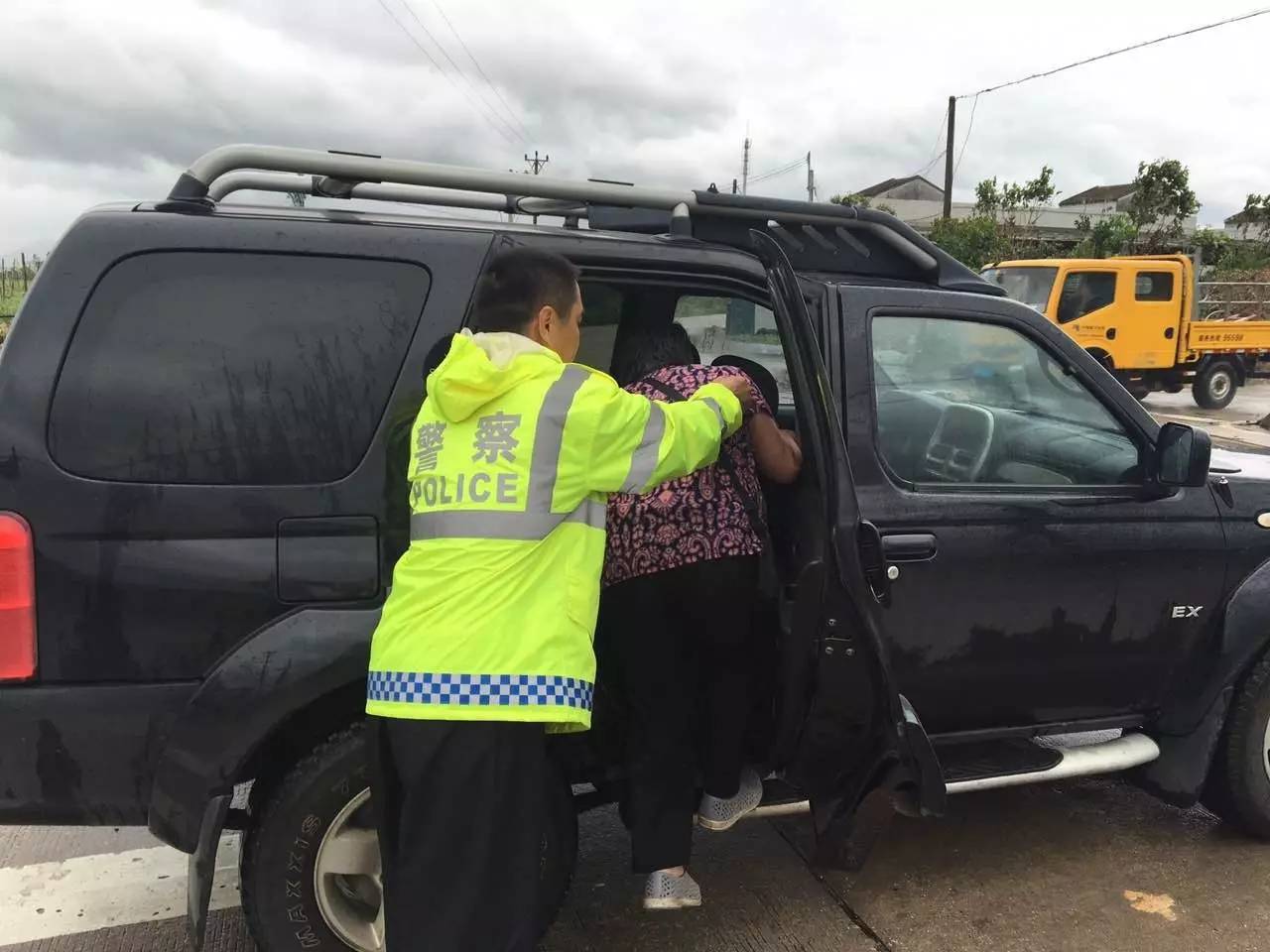 台风帕卡登陆!高速、铁路、航班最新停运消