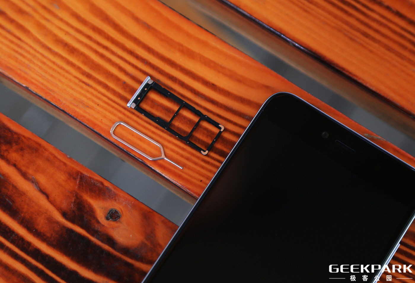 红米 Note 5A 图赏:面向线下渠道的多彩「百元