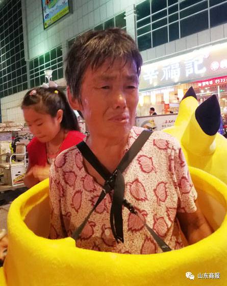 让全国网友心酸的山东七旬老人来济南了,街头