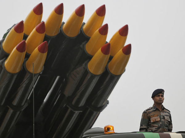 2016年1月20日，印度阅兵彩排时展示的导弹。  资料图