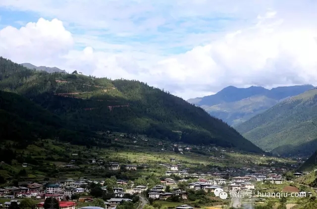不丹與中國邊境最近的小鎮HAA，這裏距離此次中印對峙地區洞朗直線距離約40公裏（美國媒體稱21公裏）。