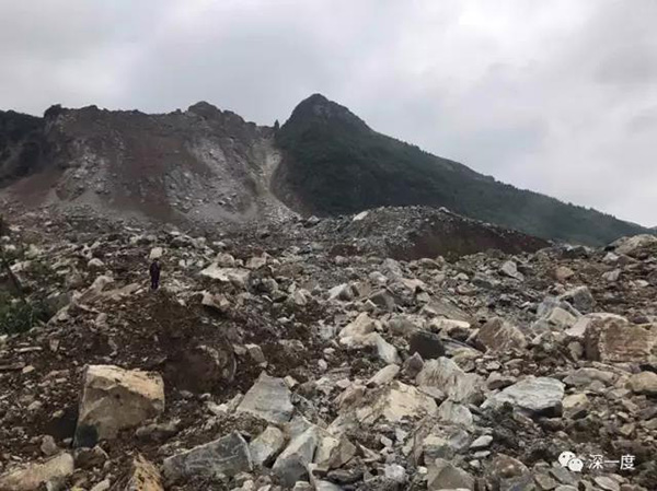 8月28日,毕节张家湾镇普洒村突发山体滑坡,25人失联