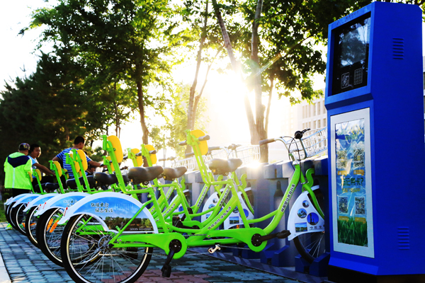 民生地州:棚改 小游园 共享单车 听曲子远足 看