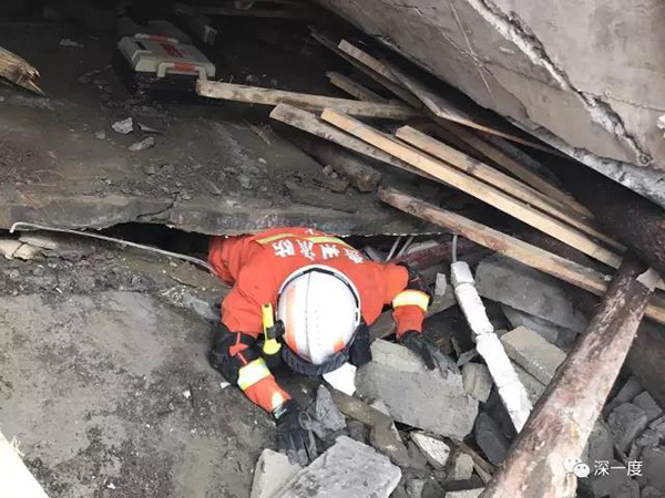 灾害发生后,当地组织救援力量赶赴现场