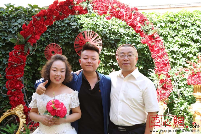 乌鲁木齐6对老人补办婚礼圆了我妈的婚纱梦