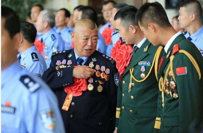 致敬丨宁夏这些警嫂、民警、辅警和集体拟