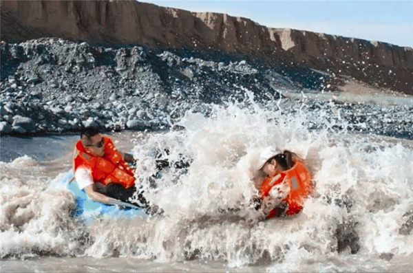民生地州:棚改 小游园 共享单车 听曲子远足 看