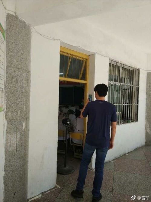 雷军:高中毕业30周年 重回母校仙桃中学|雷军|小