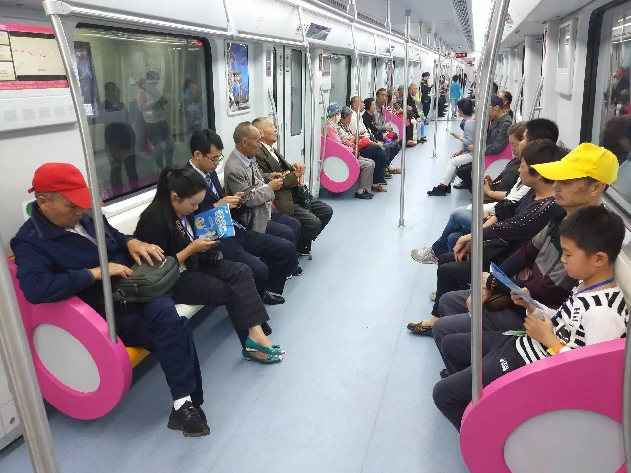 地铁3号线开通,昆明地铁布局呈十字交叉,以后