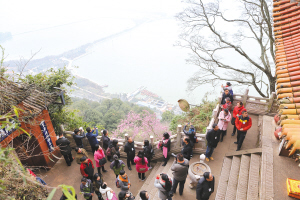 地铁3号线路线导航 逛翠湖爬西山一票走全城