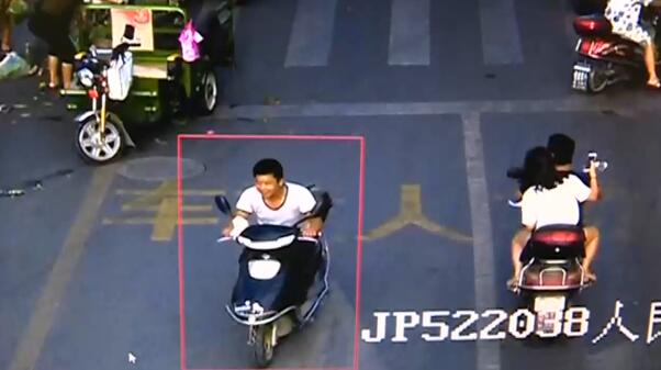 袭胸 多名年轻女子遭遇咸猪手猥亵|兰溪市|女