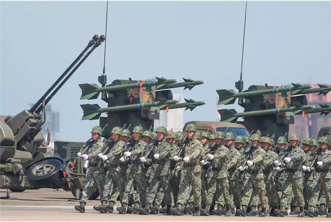 ▲台湾地面部队近日积极演练阅兵仪式。（台湾《青年日报》）