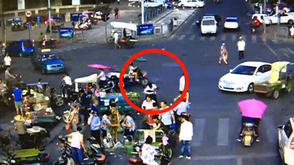 袭胸 多名年轻女子遭遇咸猪手猥亵|兰溪市|女