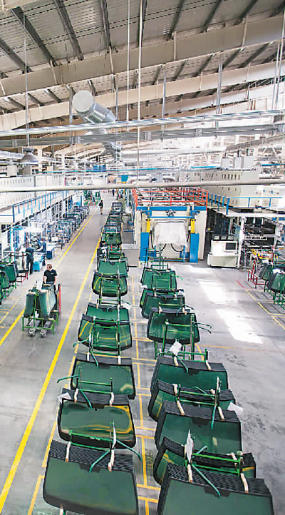 福建本土企业福耀玻璃集团在俄罗斯卡卢加设立的工厂。　　新华社记者 吴 壮摄