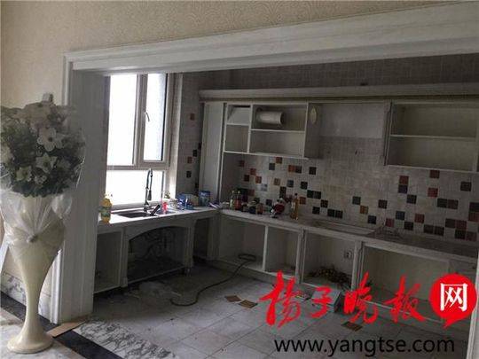 千万豪宅:家中玻璃防弹 有一堆茅台|镇江|丹阳|