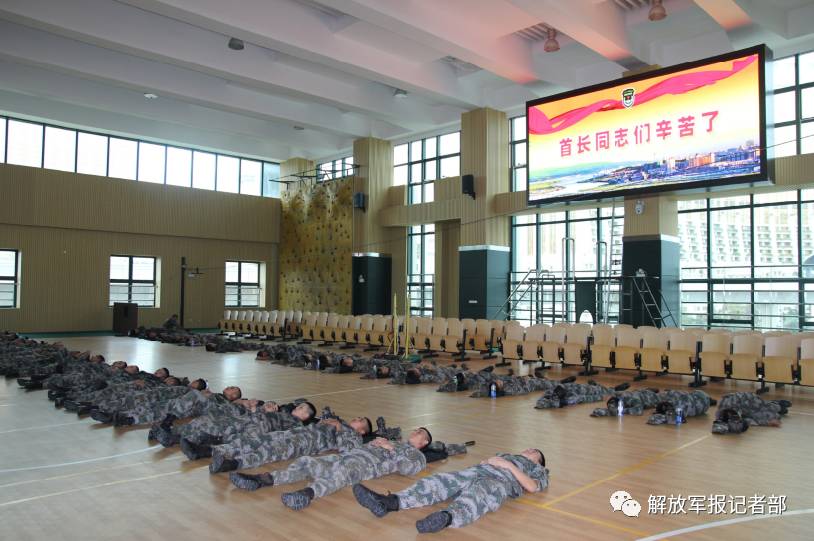 解放军首次在澳门地区救灾纪实:祖国始终是坚