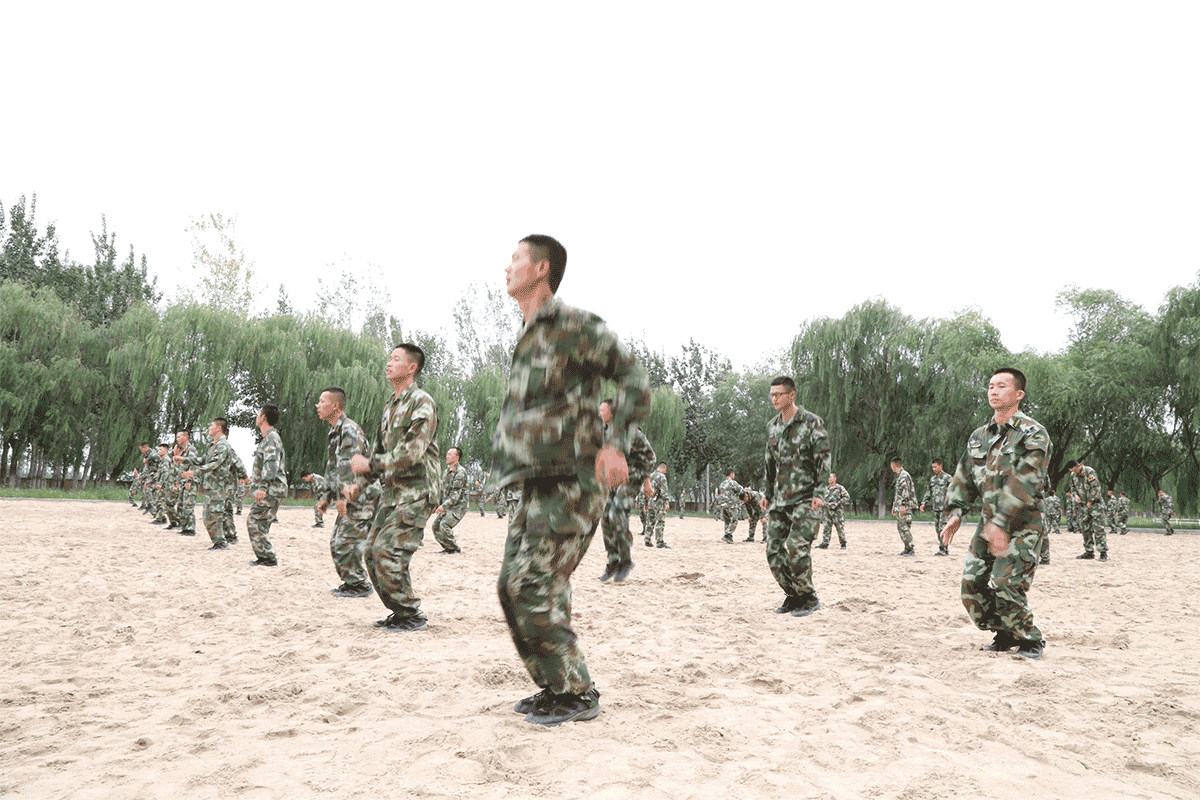 兵哥哥训练场上怎么练?一组动图让你看过瘾