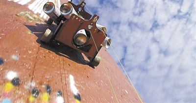 “涂鸦机器人”会爬墙|机器人|涂鸦|壁画_新浪新闻