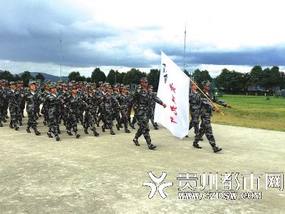 贵阳市教育局组织开展高中学生军训评比展示活宜昌高中东湖王军图片