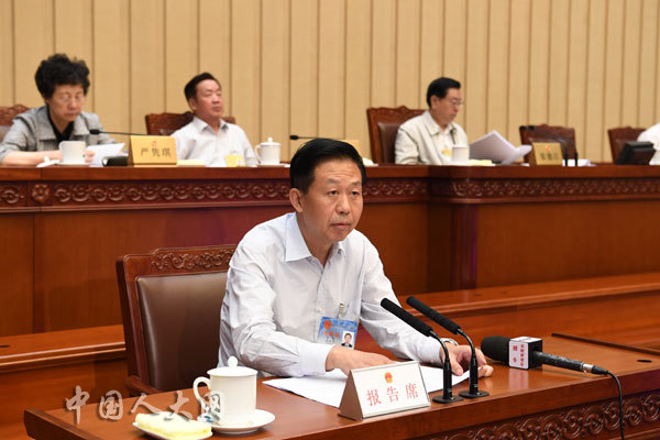 肖捷作关于今年以来预算执行情况的报告|肖捷