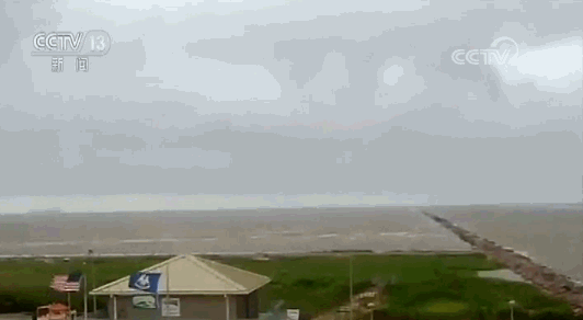 【“哈维”袭扰美国】休斯敦洪水未完全消退 加油站等仍被泡在水中