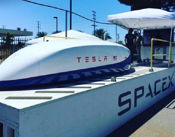 中国高铁笑了:超级高铁时速达355公里 下月要