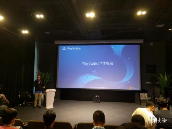索尼媒体体验会 PS4新半透明手柄 PSVR限时
