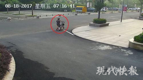 子大白天盗窃电动车 穿的拖鞋露马脚|赣榆|嫌