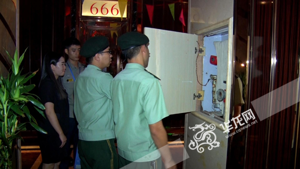 黔江消防公安联合开展夜间消防安全检查严查休闲娱乐场所火灾隐患