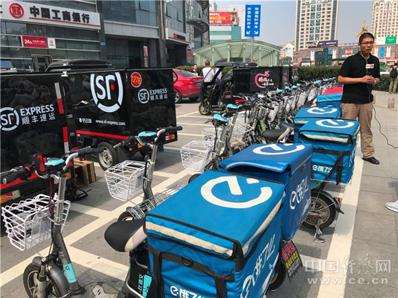 青岛李沧交警全国首创快递外卖车辆专用泊位(