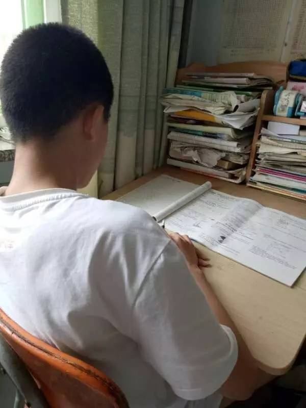 开学第一天,石家庄初中生95页PPT控诉学习