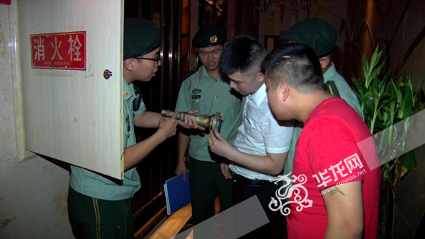 黔江消防公安联合开展夜间消防安全检查严查休闲娱乐场所火灾隐患