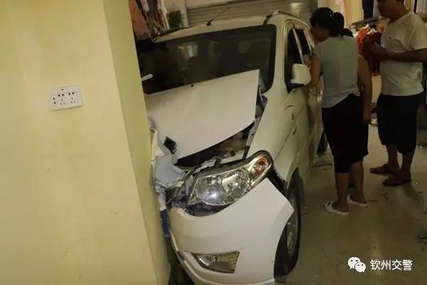 油门当刹车! 女司机驾车撞进服装店,年轻孕妇悲