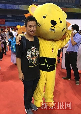 北京理科状元李宇轩北大报到：爱玩游戏，王者荣耀太简单