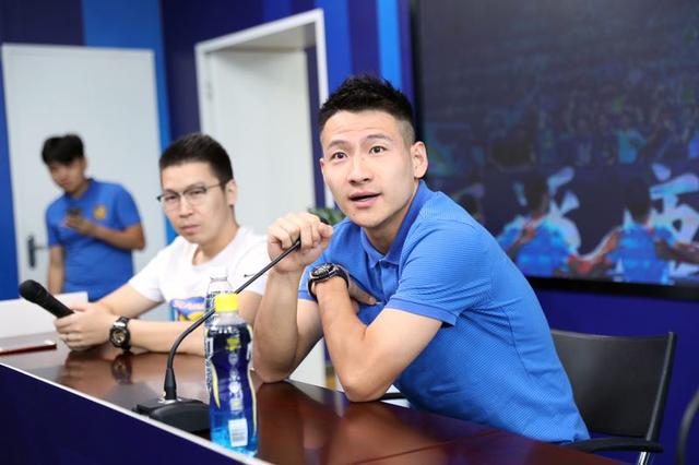苏宁训练基地迎首次球迷开放日 顾超透露训练之余酷爱拳击