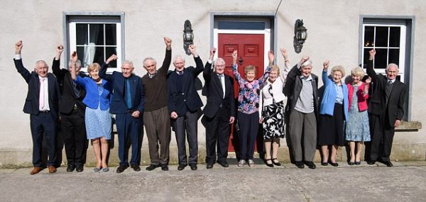 资料图：英国北爱尔兰阿马郡Donnelly家族兄弟姐妹13人的年龄加起来有1073岁，2017年打破了吉尼斯世界纪录。