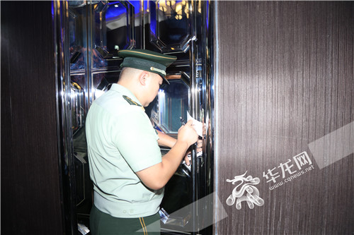 奉节消防突击夜查单位9家 查改火灾隐患34处