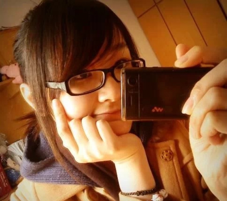 坐王俊凯床被骂的姑娘，竟然是个178cm、有着百万粉丝的网红！