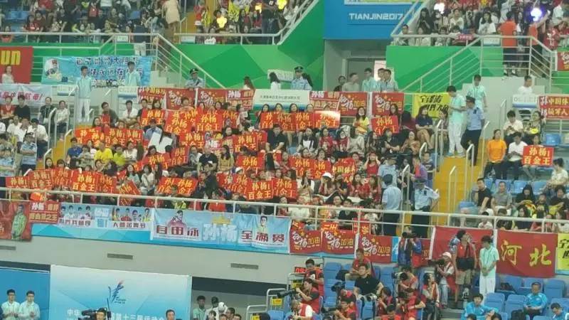 宁泽涛和孙杨狂热粉丝展开肉搏战,谁是中国运