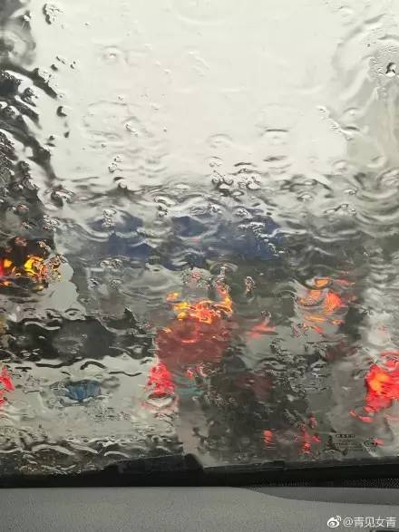 红暴来袭！深圳部分道路“水浸街”交通中断！未来几天还将有台风？！