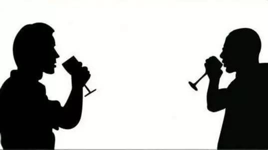 男子醉酒后溺亡,同桌七人被告!法院判五人担责