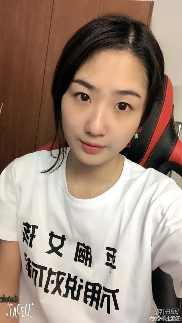 5岁小学生沉迷看直播 LOL国服第一女盲僧遭家