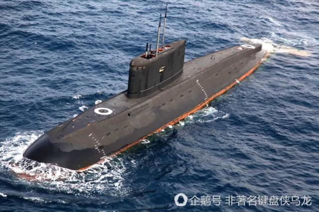 我海军636型基洛，和877的外形区别看尾部有无凸起（对比图1）