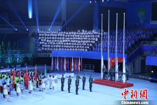 第十三届全国学生运动会开幕式举行 火炬点燃