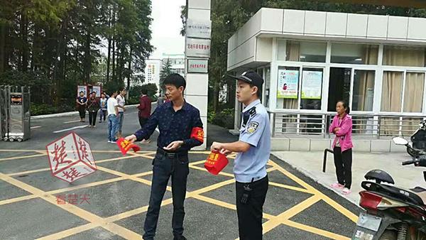 民警客串留守儿童家长 这篇作文感动全校师生